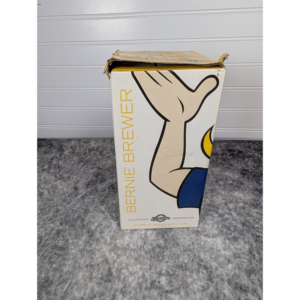 2010 MILWAUKEE BREWERS BERNIE BREWER KALAHARI RESORTS BOBBLE HEAD - Picture 6 of 8